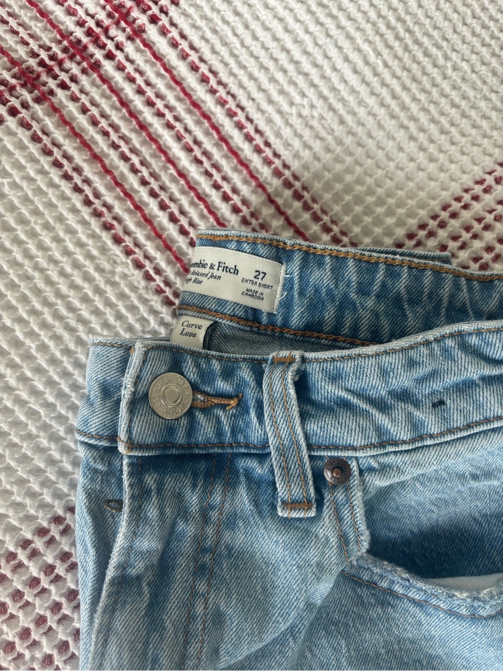 A&F 90's Relaxed Jean - Picture 2 of 2